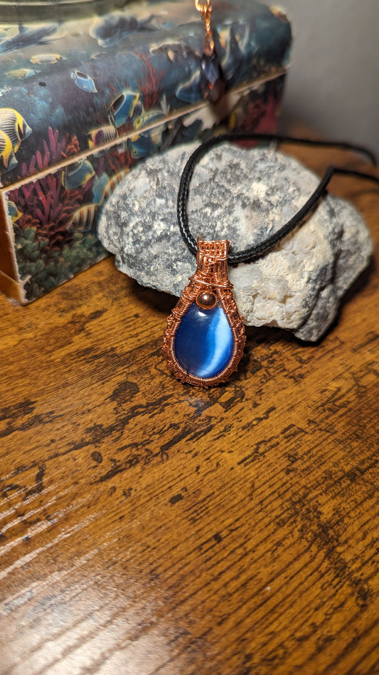 Blue cat's eye woven copper pendant